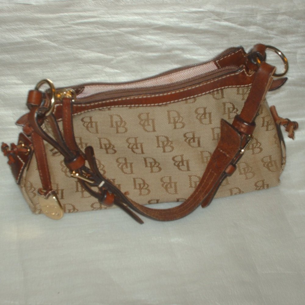 Lovely Dooney & Bourke purse - Picture 4 of 13